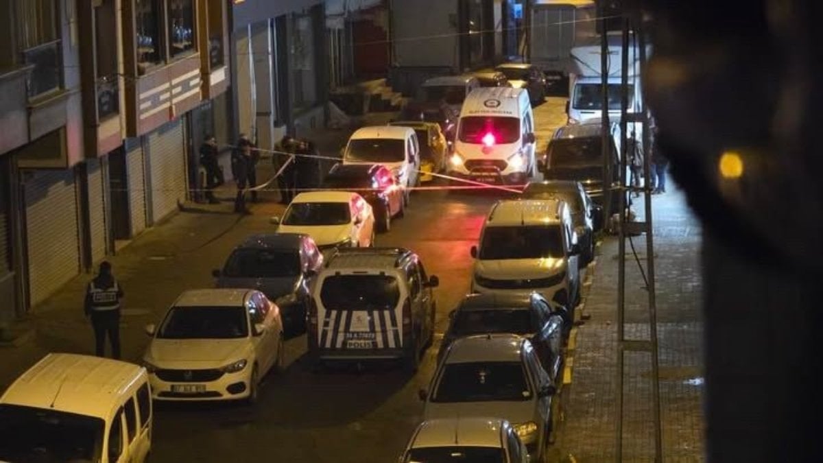 İstanbul’da çatı katından düşen adam hayatını kaybetti