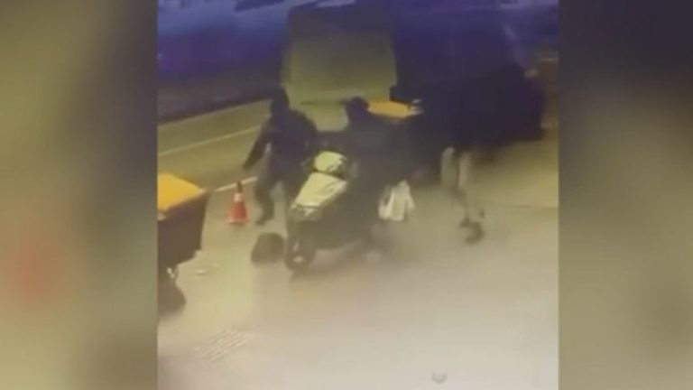 İstanbul’da film gibi kovalamaca: Polis, kuryenin motoruyla şüpheliyi yakaladı