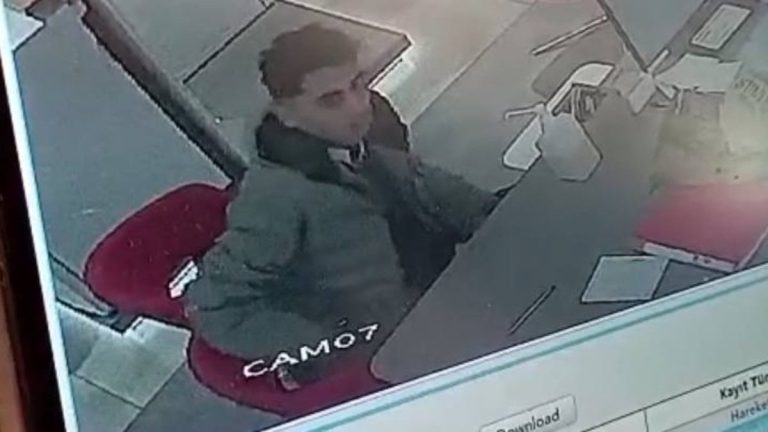 İstanbul’da mağazaya iş başvurusu için gitti: Müdürün telefonunu çaldı