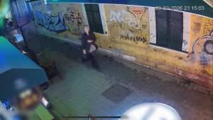 İstanbul’da paraları yere saçılan turiste esnaf yardım etti