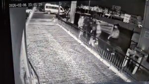 İstanbul’da polis memuru ve eşi sokak ortasında darbedildi