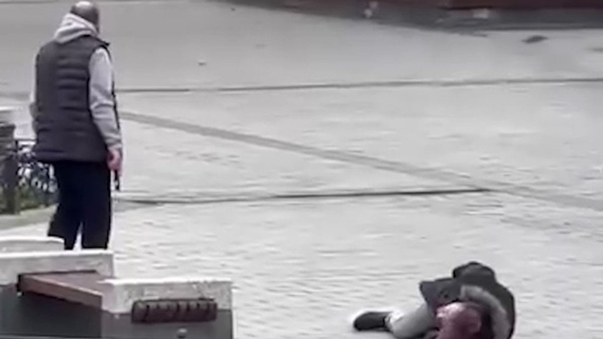 İstanbul’da silahla vurduğu kişinin başında bekledi