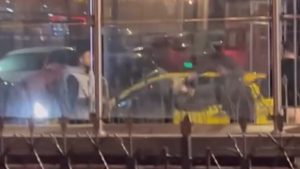 İstanbul’da taksi şoförünü durdurup sokak ortasında darbettiler