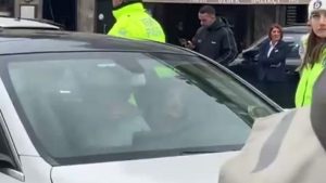 İstanbul’da trafiği kilitleyip aracında dans eden kadın hastaneye yatırıldı