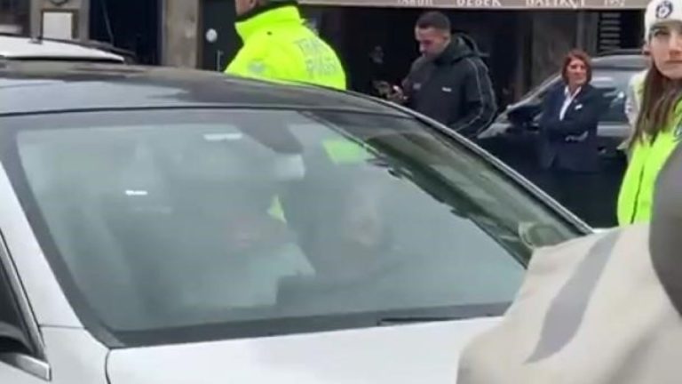 İstanbul’da trafiği kilitleyip aracında dans eden kadın hastaneye yatırıldı