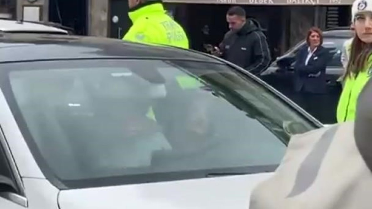 İstanbul’da trafiği kilitleyip aracında dans eden kadın hastaneye yatırıldı