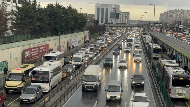 İstanbul’da trafik yoğunluğu yüzde 90’a kadar çıktı