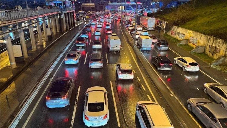 İstanbul’da trafik yoğunluğu yüzde 90’a ulaştı