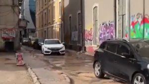 İzmir Alsancak’ta bozuk yollar