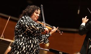 İzmir Oda Orkestrası, dünyaca ünlü keman sanatçısı Küden ile aynı sahnede