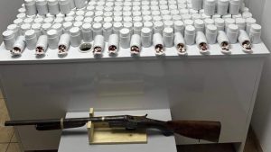 İzmir’de araçtan 17 bin sentetik hap çıktı