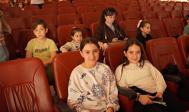 İznik’te Atık Piller Tiyatro Biletine Dönüşüyor