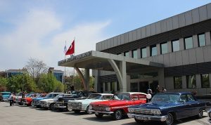 Kadıköy’de Sevgililer Günü’ne Özel Klasik Otomobil Konvoyu