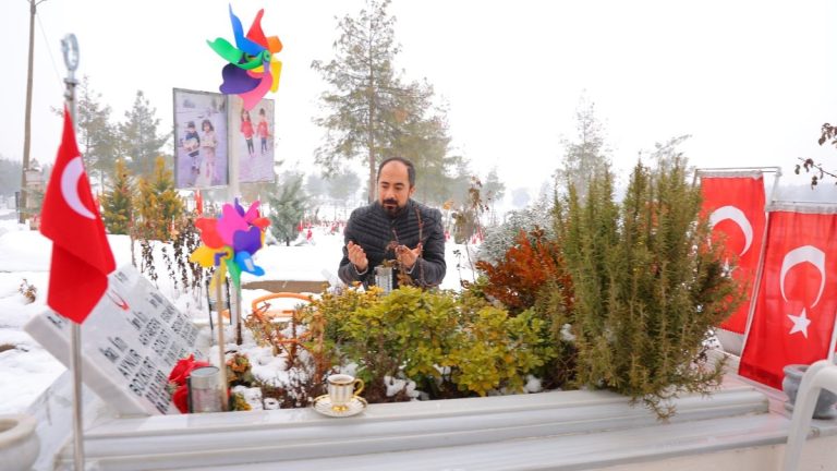 Kahramanmaraş’ta depremde eşi ve çocuklarını kaybetti