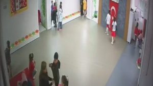 Kayseri’de minik öğrencilerin bayrak hassasiyeti
