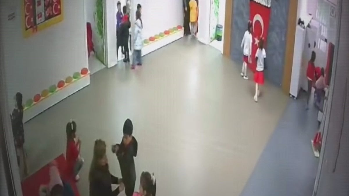 Kayseri’de minik öğrencilerin bayrak hassasiyeti