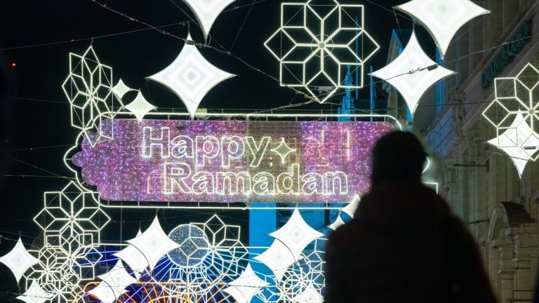 Londra’nın Coventry Caddesi Ramazan için ışıklarla aydınlandı