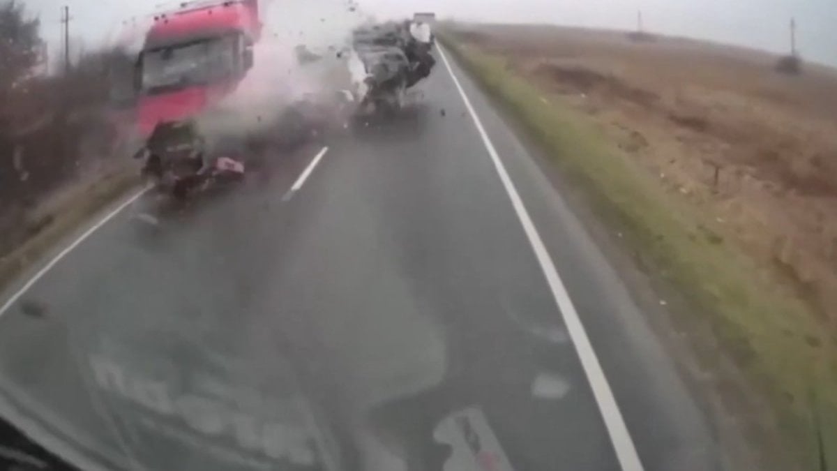 Lyon maçı için yola çıkan PAOK taraftarları tır ile çarpıştı: 7 ölü