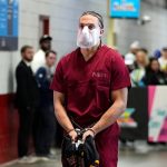 Mack Hollins, Super Bowl maçına “hapishane tulumu ve prangayla” geldi