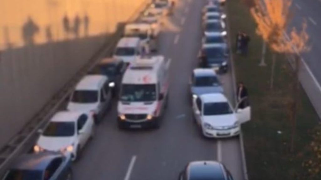 Malatya’da fermuar sistemiyle ambulansa yol açtılar