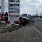 Malatya’da kontrolden çıkan araç, akaryakıt istasyonuna girdi