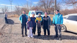 Malatya’da UMKE ekipleri enkazdan kurtardıkları aileyle buluştu