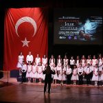 Minik kalpler müziğin birleştirici gücüyle depremde hayatını kaybedenleri andı