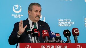 Mustafa Destici: Çocuklara yönelik sosyal medya düzenlemesinde maalesef geç kaldık