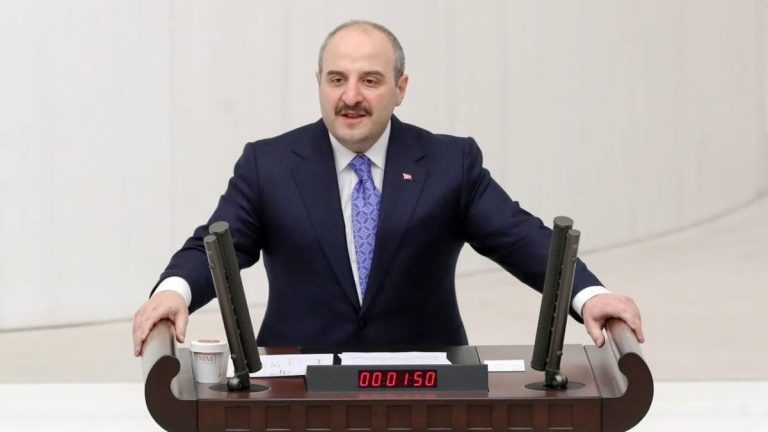 Mustafa Varank’tan Özgür Özel’e gönderme: Sarhoştan genel başkan olmaz