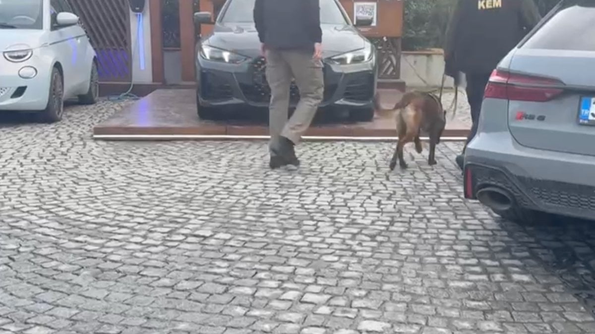 Narko Polisler Club House adlı mekana baskın düzenledi