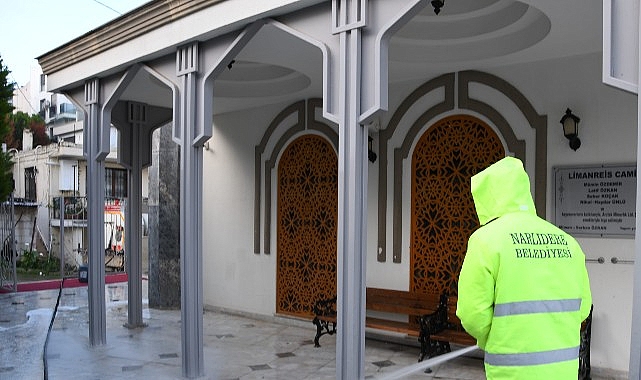 Narlıdere Belediyesi’nden Camilerde Temizlik Çalışması