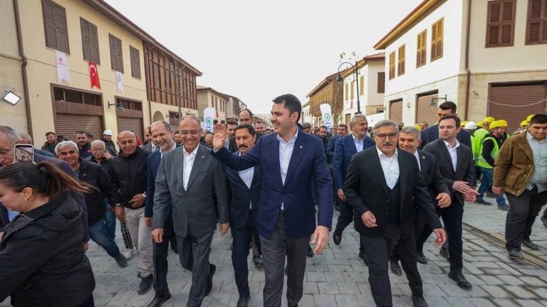 Nefes gazetesinden Murat Kurum’a övgü: Adam yaptı kardeşim