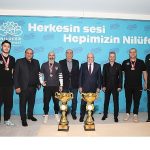 Nilüfer’in şampiyon kızları kupaları Başkan Şadi Özdemir’e getirdi