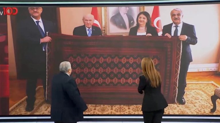 Öcalan’ın Bahçeli’ye hediye ettiği kilimi canlı yayında yorumladılar: Kurt imajı görülüyor