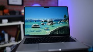 OLED ekranlı yeni MacBook Pro için geri sayım başladı