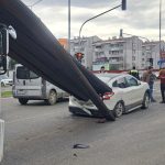 Ordu’da ani fren etkisiyle kayan demir çubuklar otomobile ok gibi saplandı