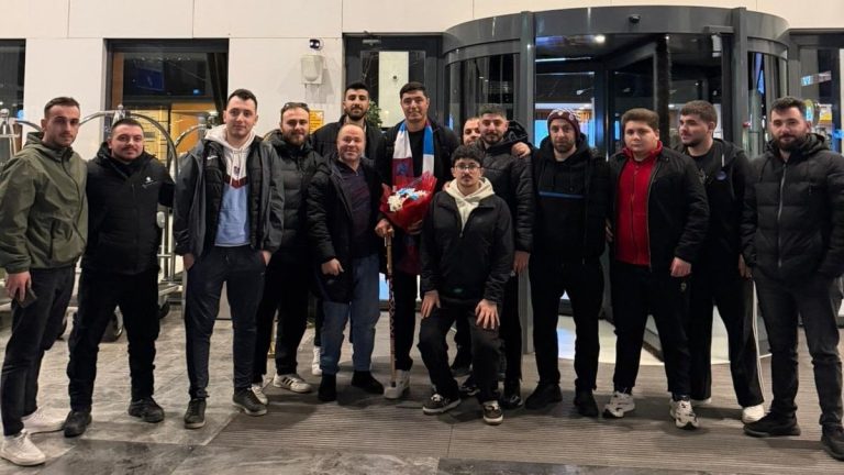 Oscar Cardozo, yıllar sonra Trabzon’da: Yine bastonla karşılandı…