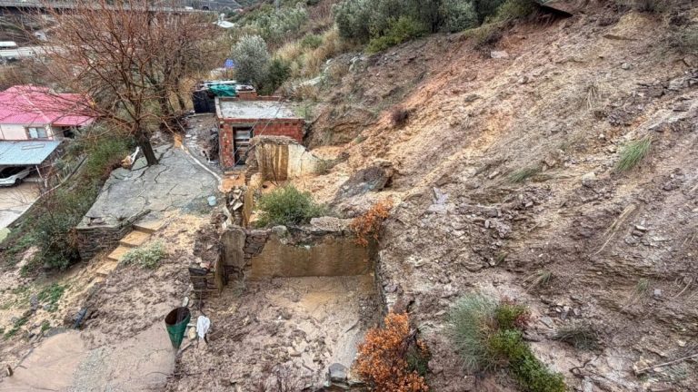 Osmaniye’de toprak kayması: 5 ev tahliye edildi