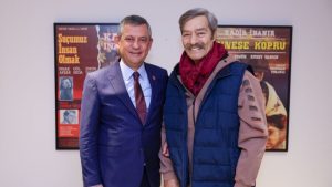 Özgür Özel, Kadir İnanır’ı ziyaret etti