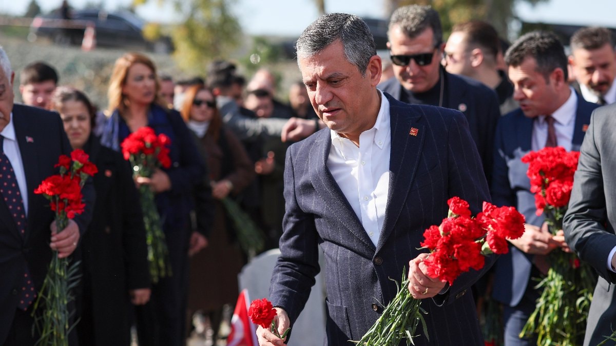 Özgür Özel’den 30 araçlık konvoyla Deprem Şehitliği’ne ziyaret