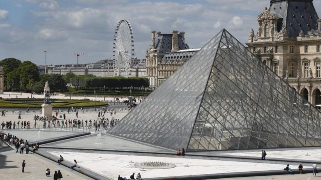 Paris’teki Louvre Müzesi, grev nedeniyle ziyarete kapandı