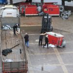 Samsun’da tehlikeli anlar: Havalandırma ünitesi devrildi