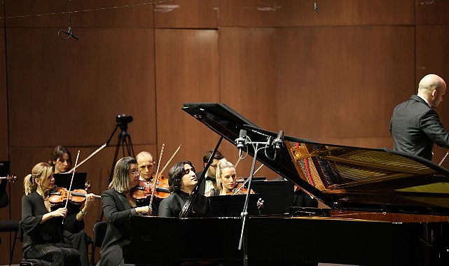 Şef Giuseppe Mengoli ve piyanist Cem Babacan İstanbul Devlet Senfoni Orkestrası sahnesinde buluştu