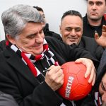 Serdal Adalı, Hatay’da depremzedelerle bir araya geldi