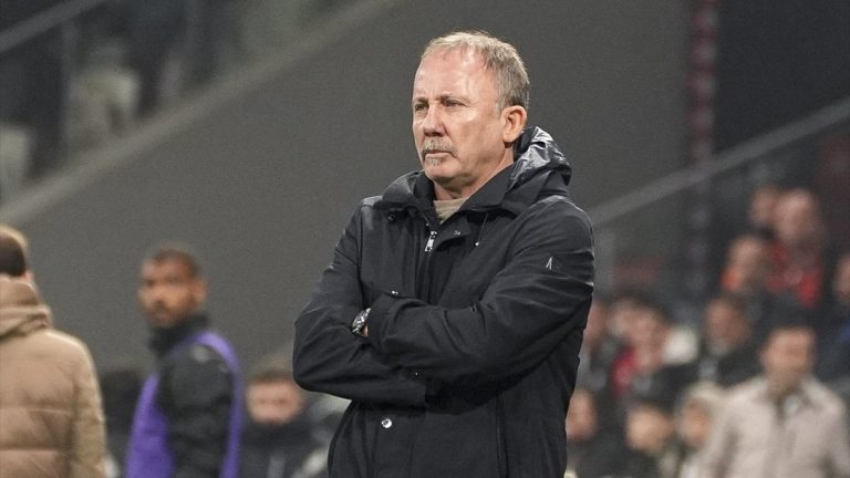 Sergen Yalçın: Rakip kaleci yerden kalkmadı