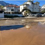 Şiddetli yağış sonrası 50 traktör balçık ve kum temizlendi