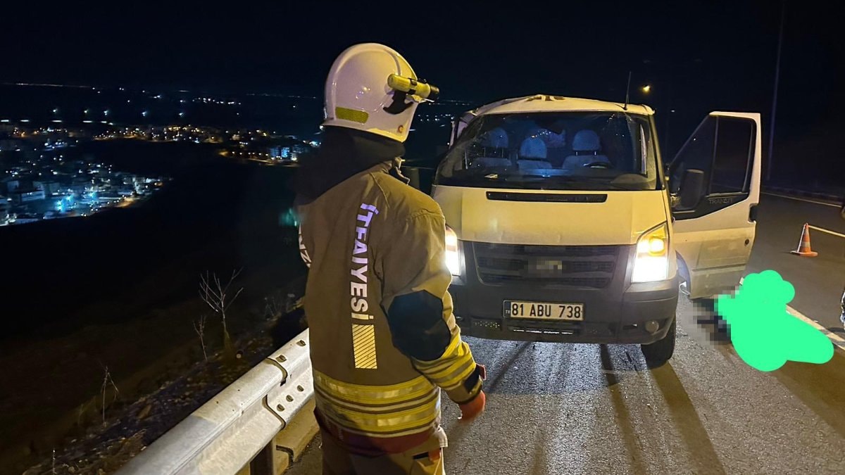Şırnak’ta refüje çarpan kamyonetin sürücüsü hayatını kaybetti