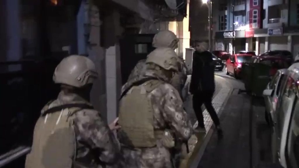 Sivas merkezli 2 ilde DEAŞ operasyonu: 4 tutuklama