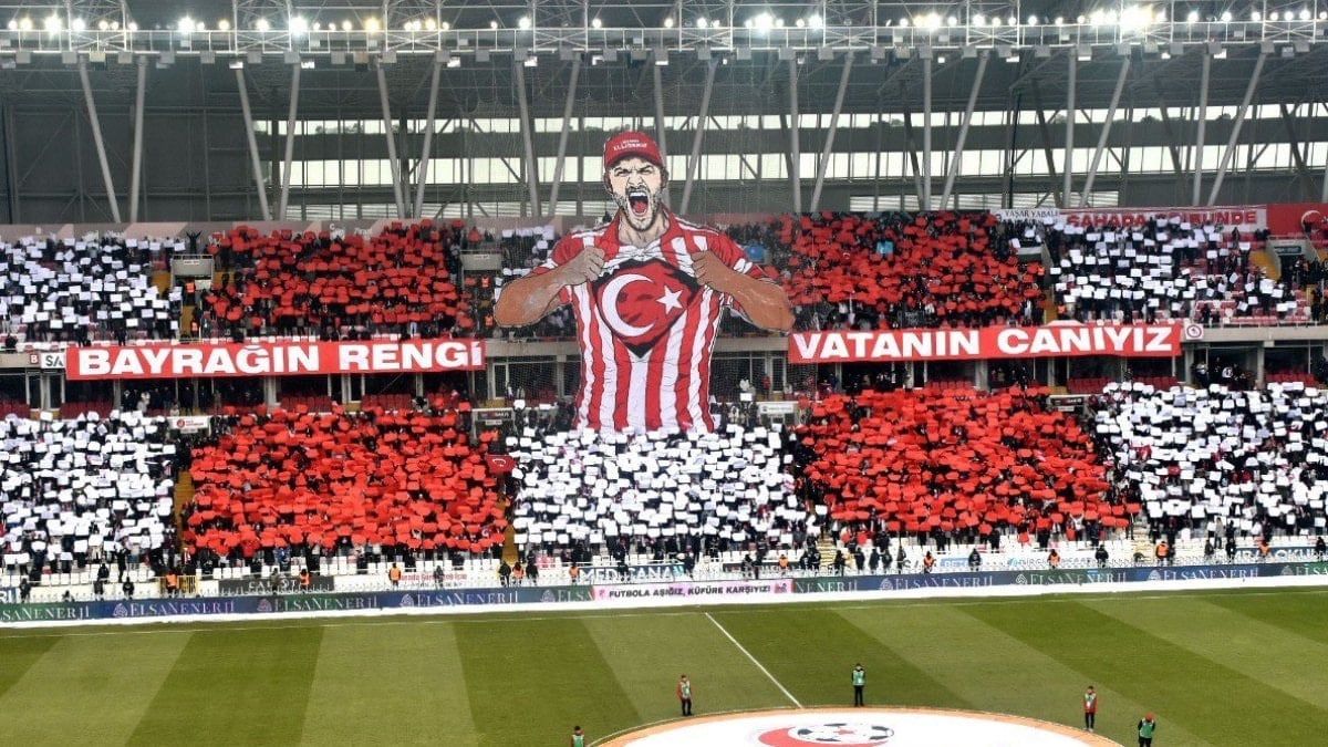 Sivasspor taraftarının Amedspor maçında yaptığı koreografi dikkat çekti