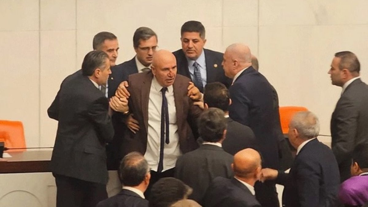 TBMM’de CHP’lilerin çıkardığı kavga, dünya medyasında